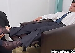 Dominant boss Daddy Texas enjoys perfect feet worship from his fat assistant