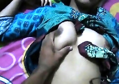 Skinny Pakistani in shalwar kameez riding her lover