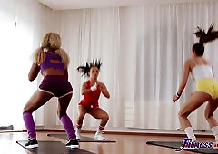 Hot video Intimate Three Way Lesbian Work Out