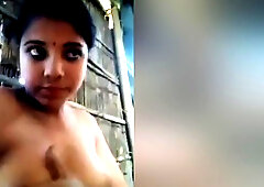Today Exclusive-cute Village Girl Record Her Nude Selfie