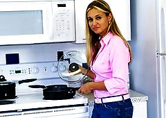 I got home the other day to find a sexxxy Milf. Standing in my kitchen. She was an old fuck buddy of mine and was in town and looking for some cock. I