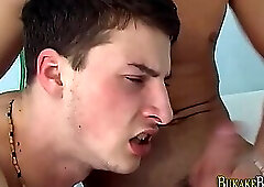 Twink in barebacking threeway gets facial