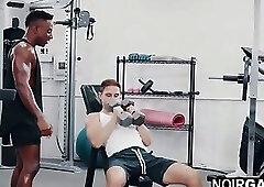 Interracial gay sex in the gym