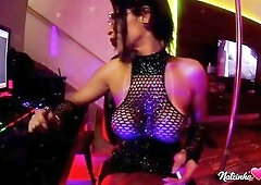 Curvy brunette hair teasing live ???? Soft moves, unfathomable looks… u won’t resist.