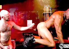 Muscular wolf in leather boots preps his ass for a hot fisting session