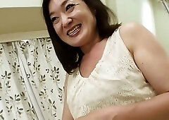 Japanese Girl Fisting her Pussy