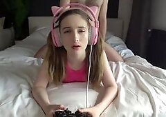 Gamer Girl Sucks Hard And Fucks Rough While Playing