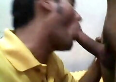 Chupando a Beto: Mamada Amateur de Twink Latino