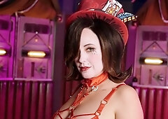 MILF temptress in lingerie flaunts her fabulous curves