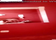 en la cama en hilito lista para la accion 983944154