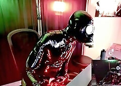 Latex wank, own piss, gay rubber
