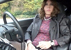 Alison wanking in Sainsburys car park at Locksbottom 3