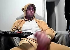 Cute Bear Strokes His Pizzle