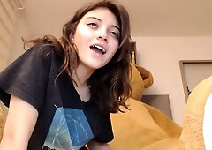 Young amateur teen in solo masturbation getting kinky