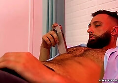 Hunky Maui flaunts his furry body and big feet while pleasuring himself