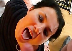 amateur blowjob cumshot finish in her mouth