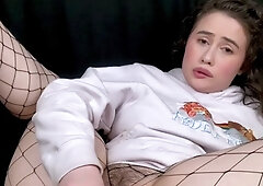 Amateur webcam girl fingering pussy and cum