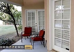 Xander Finds His Dick Targeted By Three Hotties Kianna Dior, Robbin Banx & SlimThick Vic