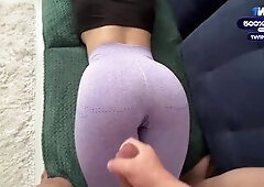 I jizz flow on my stepmom butt in hot leggings during the time that that babe relaxing on the bed /CandyLuxxx