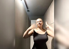 Gym banging in doggy and squirt