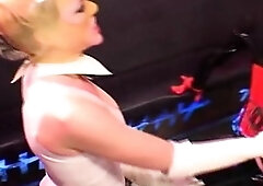 Young blonde fingers and toys her pussy on web cam