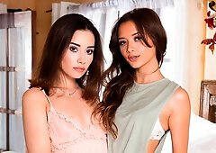 Pretty Dirty Girls - Alex De La Flor & Aria Lee