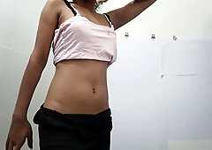 Desi Girl Showing Boobs