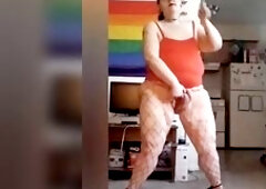 Bunny craves a fresh toy