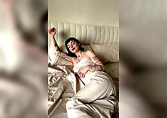 hot tattooed egirl can’t expect to have sex with u ?