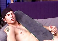 Amateur Steven Beats His Prick