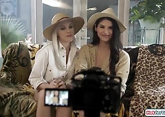 Zariah Aura, Kenzie Taylor And Big T - Busty Milf Rides Shemale Bff