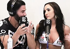 Alyssia Vera recibe nalgadas en el cuarto picante