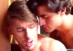 Married Handy Man explora suas fantasias gays