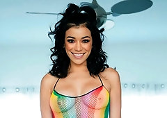 Gorgeous kinky brunette Savannah Sixx likes face-fucking