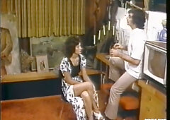 Vintage porn legend Linda Lovelace destroys her throat with a fat cock and takes a hot facial