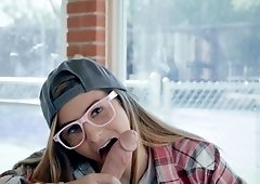 Skateboarder getting her tight pussy fucked outdoors