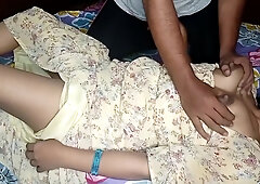 Wife Ne Room Service Boy Se Ghodi Bankar Chudwaya