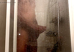 A tiny bathroom have fun