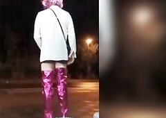 Cheap doxy masturbates on main street