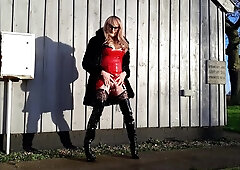 Outdoor Peeing T-Girl