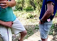 Amateur, a big cock man, deepthroats