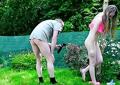 Amateur girlfriend fingered and rammed outdoors at the beach