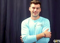 Solo hottie Luke Skyler stroking his boner furiously