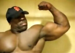 Kali Muscle Flexing