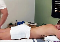 Damn, that's a massage with a very very happy ending!