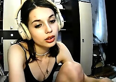 Brunette Solo Webcam Masturbation