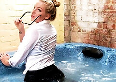 Blonde blowjob adoring skank facialized after hardcore fun