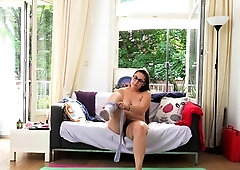 Chelsea K - Full Bush