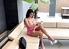 Amanda bangs hot Yenifer with her large sex toy and that babe goes wild with fun