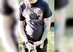 FTM standing urinate outdoors